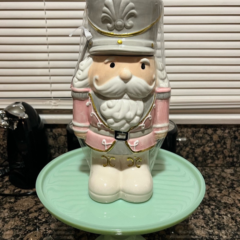 Pink nutcracker cookie jar - Picture 2 of 3
